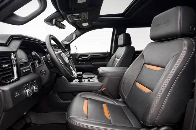 Used 2024 GMC Sierra 1500 AT4 w/ Technology Package AWD/4WD image 11