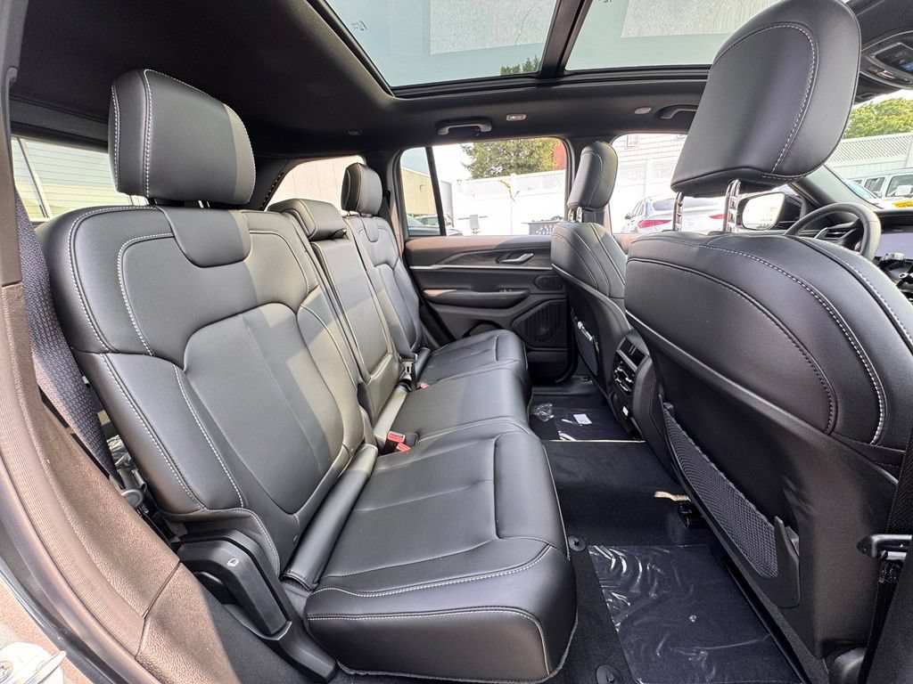 New 2026 Jeep Grand Cherokee Limited w/ Limited Altitude Package AWD/4WD image 21