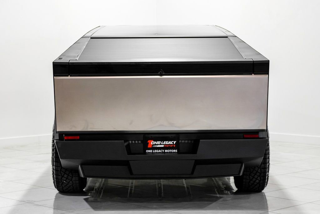 Used 2024 Tesla Cybertruck AWD Crew Cab image 10
