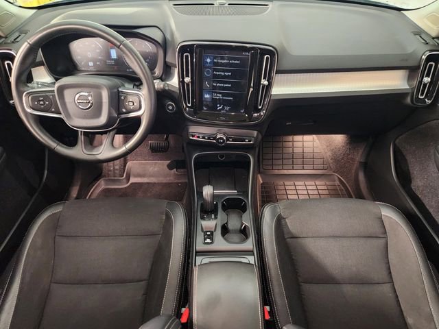 Used 2020 Volvo XC40 T4 Momentum FWD image 4