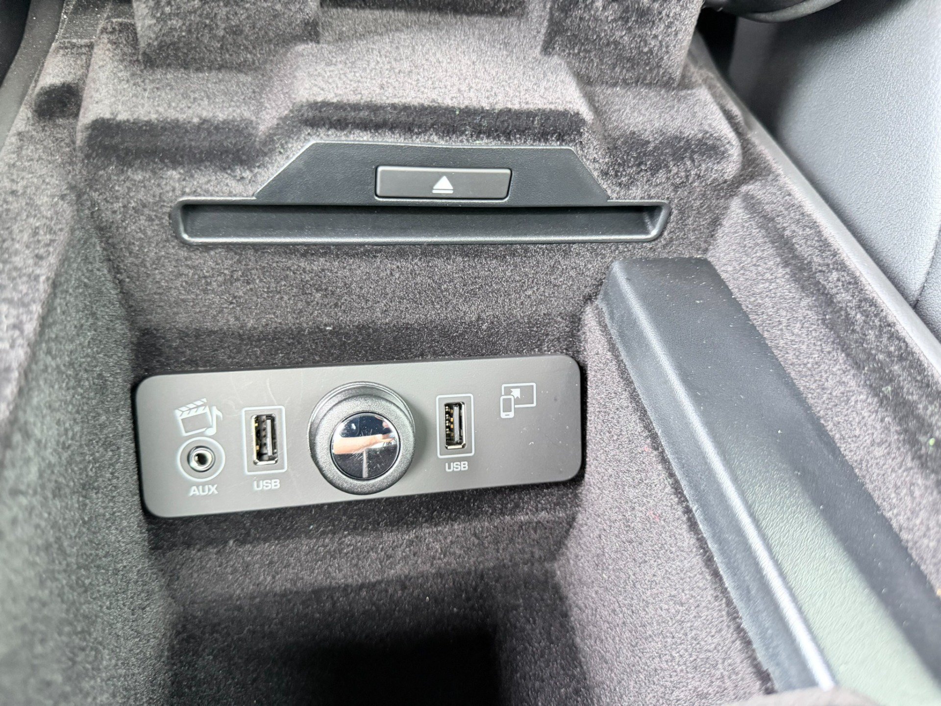 Used 2017 Jaguar F-TYPE R AWD/4WD image 25