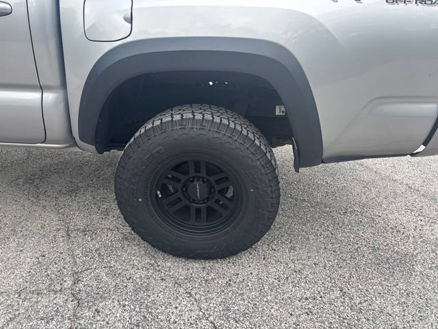 Used 2018 Toyota Tacoma TRD Off-Road w/ Technology Package AWD/4WD image 7