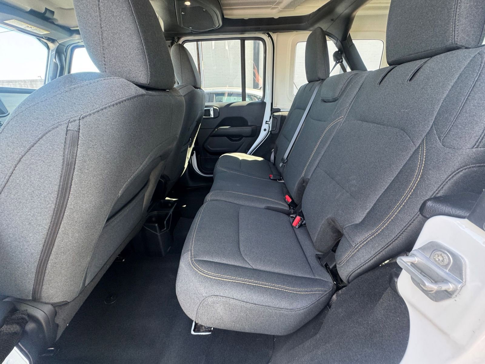 Used 2025 Jeep Wrangler Sahara image 24
