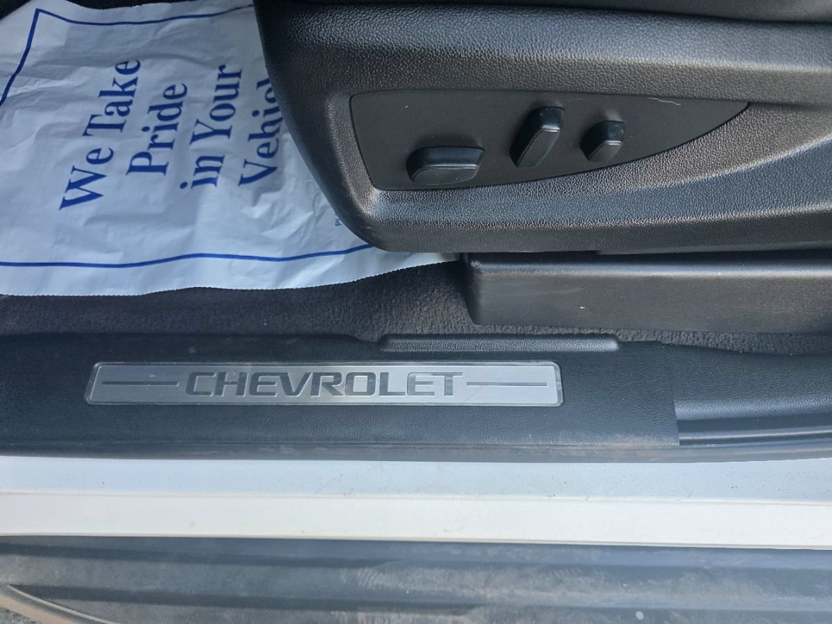 Used 2020 Chevrolet Suburban LT RWD image 11