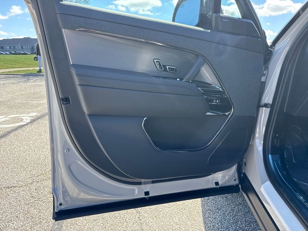 New 2026 Land Rover Range Rover Sport SE AWD/4WD image 10