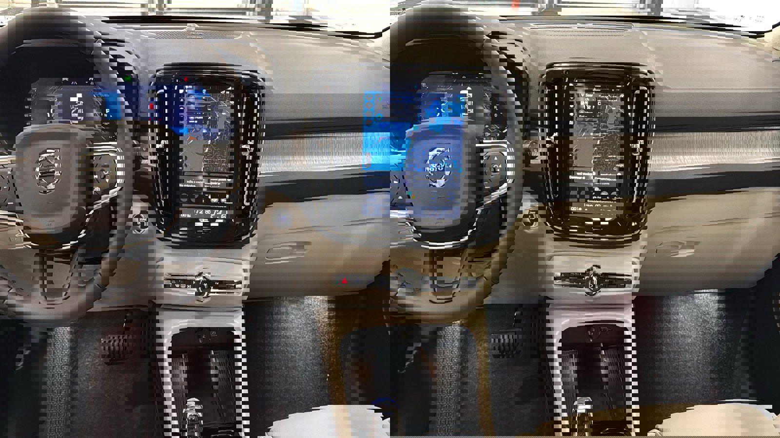 Used 2026 Volvo XC40 B4 Plus w/ Climate Package image 11