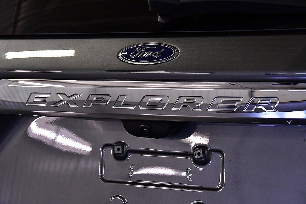 Used 2023 Ford Explorer XLT image 10