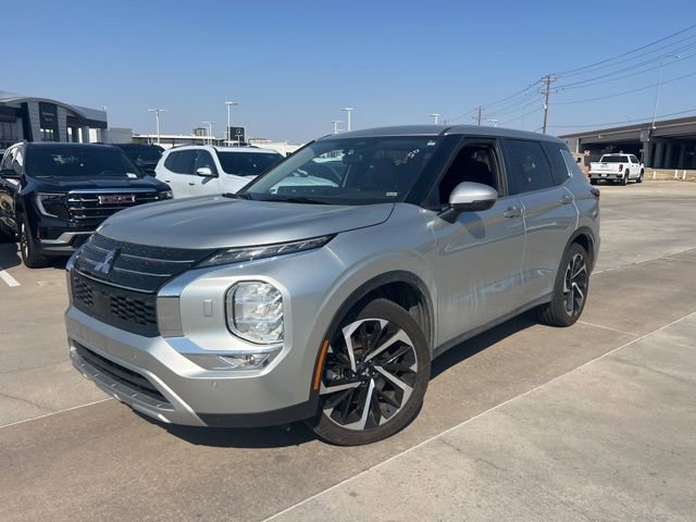 Used 2024 Mitsubishi Outlander SE image 2