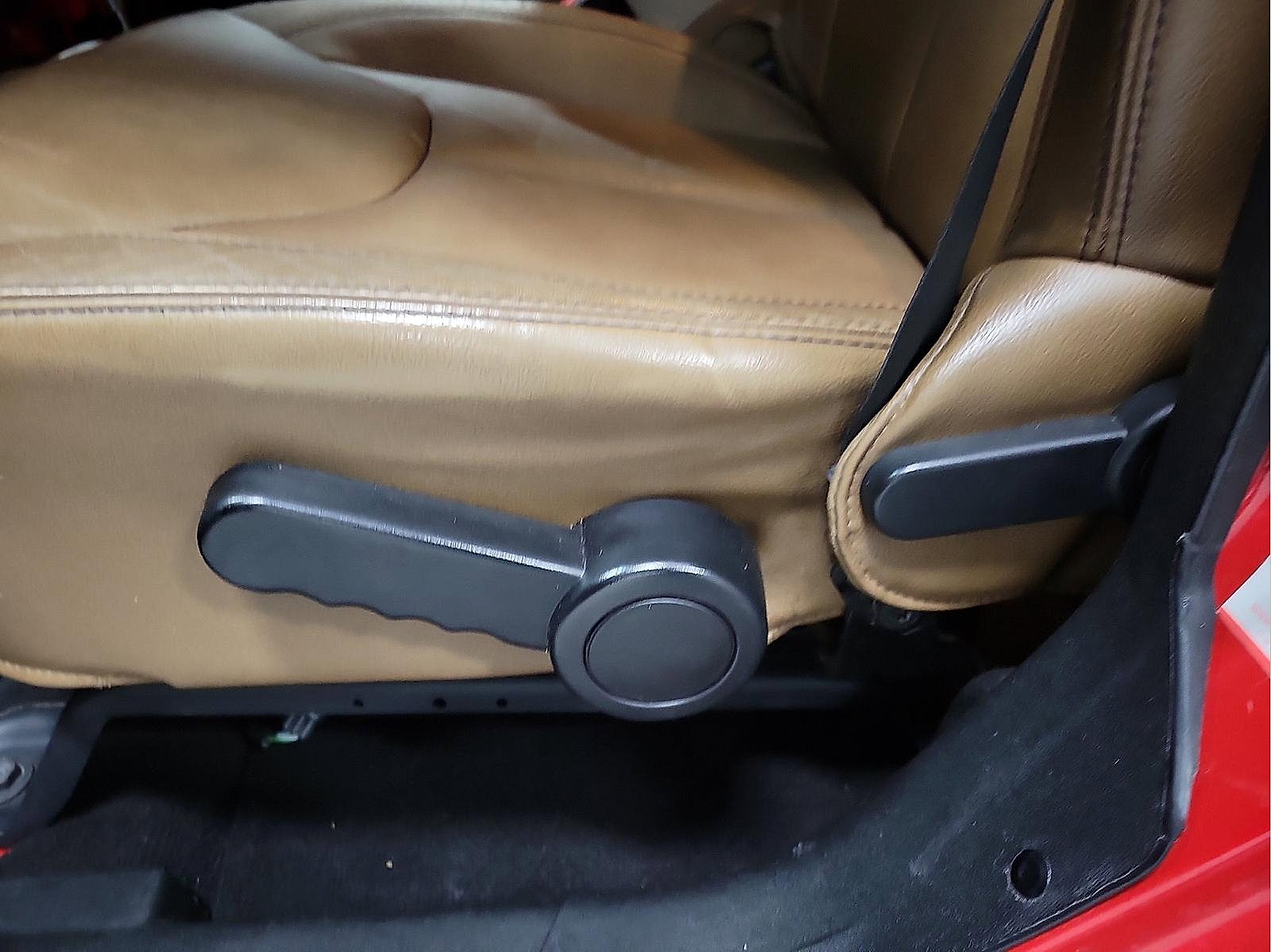 Used 2014 Jeep Wrangler Unlimited Rubicon w/ Connectivity Group image 12