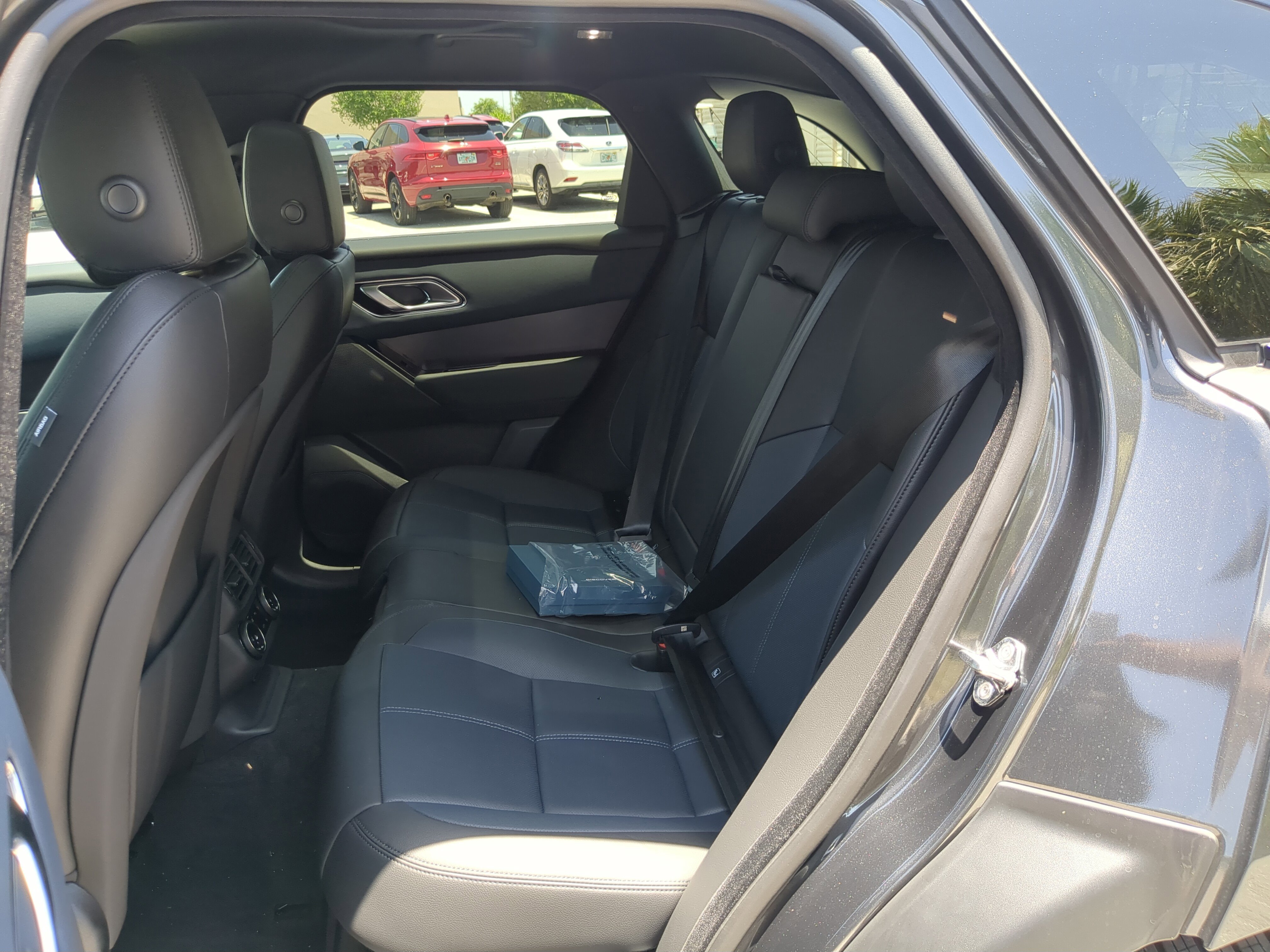 New 2026 Land Rover Range Rover Velar Dynamic SE image 16