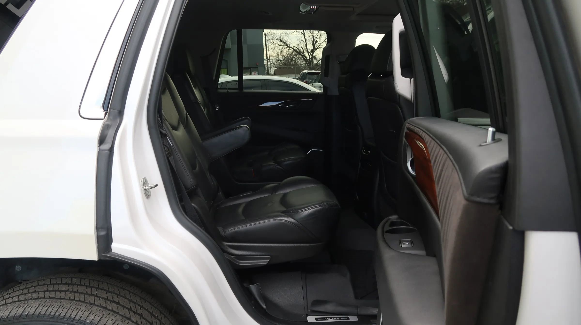 Used 2018 Cadillac Escalade Premium Luxury AWD/4WD image 24
