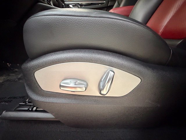 Used 2022 Porsche Macan AWD/4WD image 30