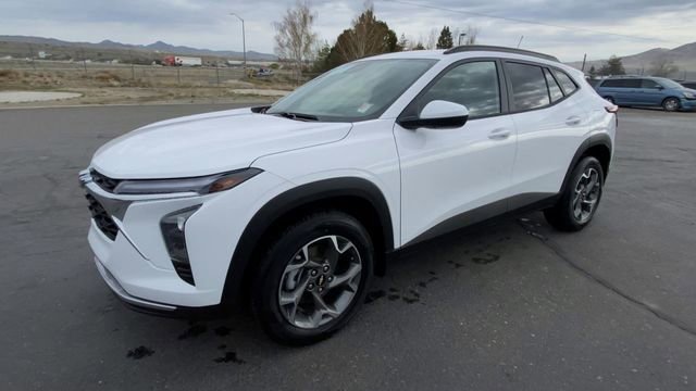New 2026 Chevrolet Trax LT w/ Driver Confidence Package FWD image 4