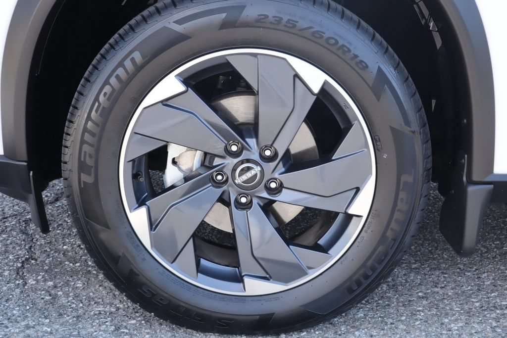 Used 2024 Nissan Rogue SV FWD image 14