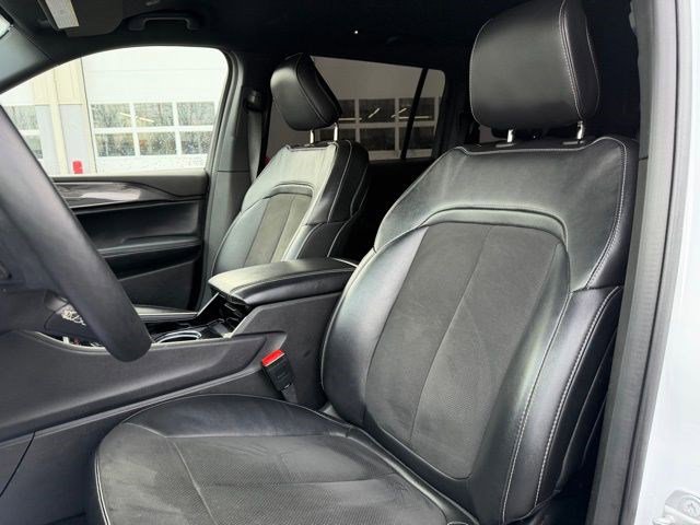 Used 2022 Jeep Grand Cherokee L Laredo image 13