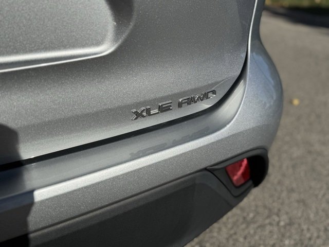 Certified 2022 Toyota Highlander XLE image 48