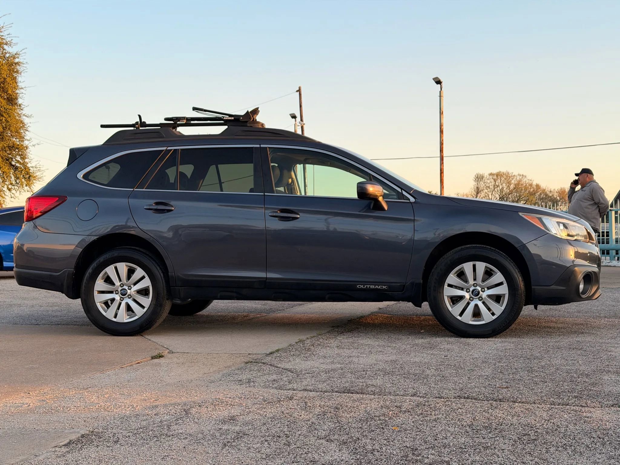Used 2016 Subaru Outback 2.5i Premium AWD/4WD image 2
