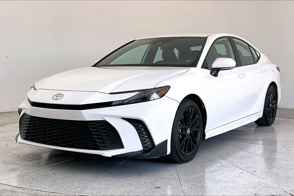 Used 2025 Toyota Camry SE image 16