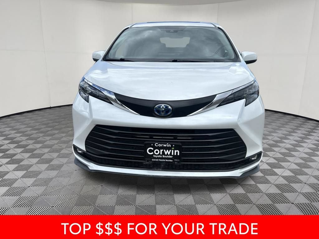 Used 2025 Toyota Sienna XLE AWD/4WD image 2