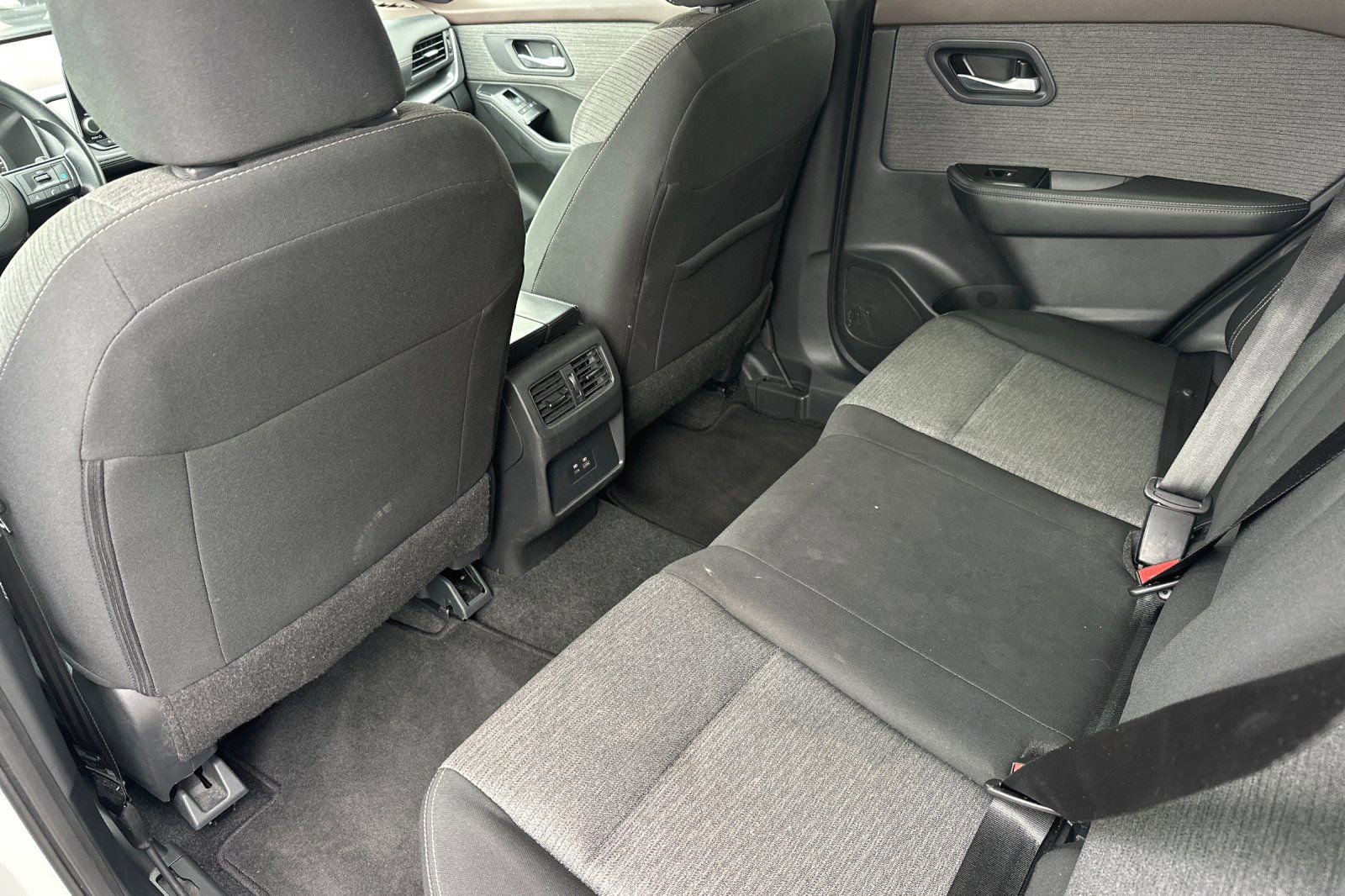 Used 2023 Nissan Rogue SV image 13