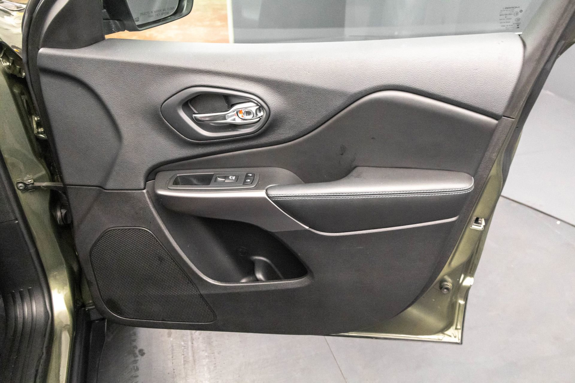 Used 2019 Jeep Cherokee Latitude Plus image 41