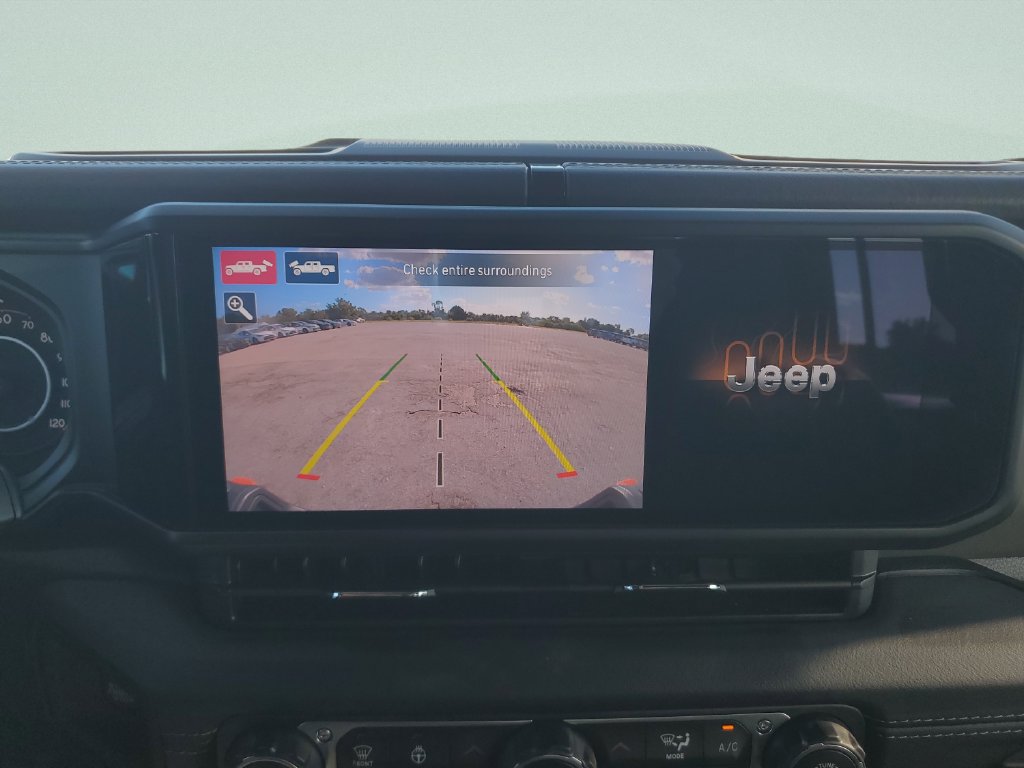 Used 2025 Jeep Gladiator Mojave AWD/4WD image 19