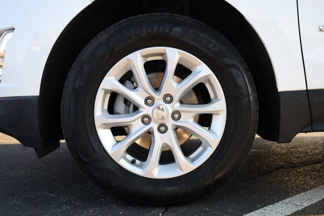 Used 2020 Chevrolet Equinox LT w/ Driver Convenience Package image 9