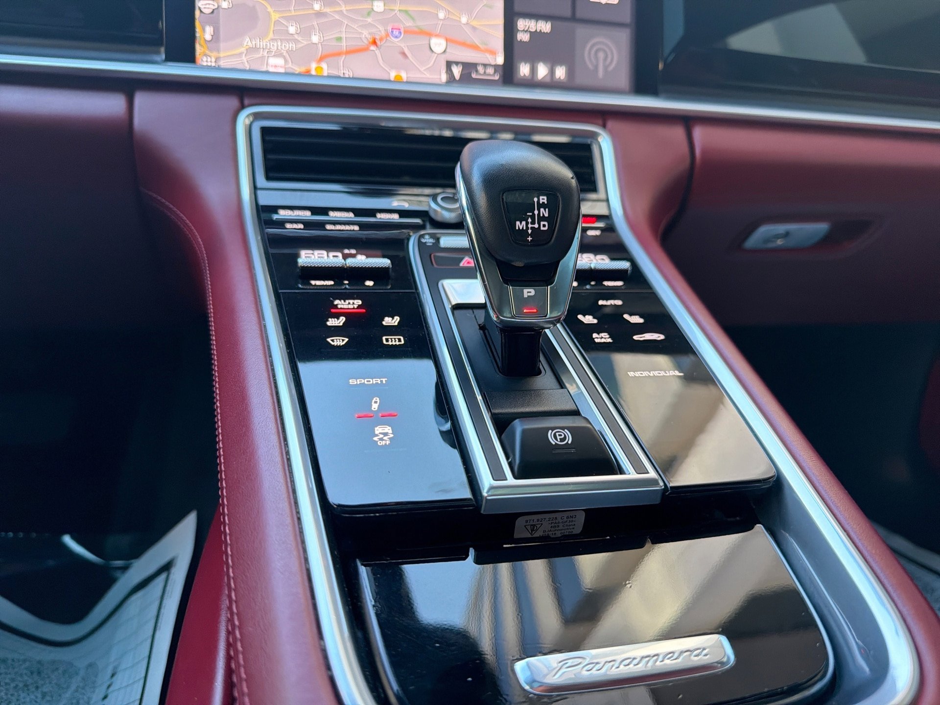 Used 2018 Porsche Panamera RWD image 23
