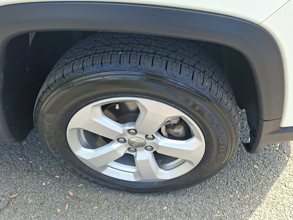 Used 2020 Jeep Compass Latitude w/ Cold Weather Group AWD/4WD image 9