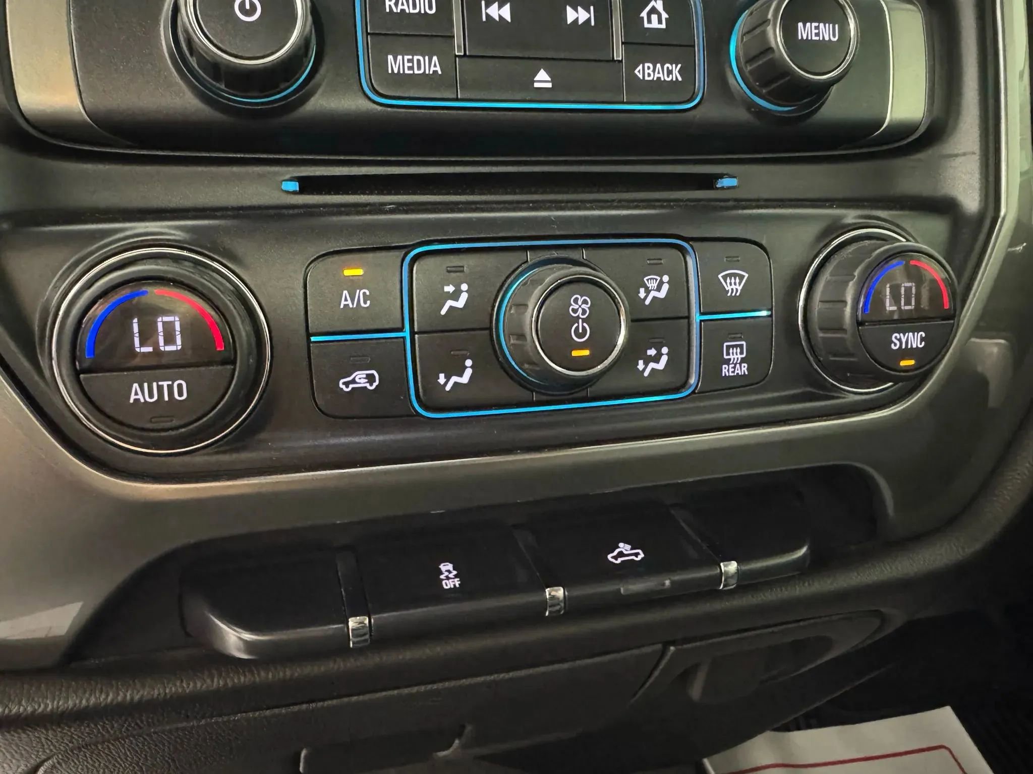 Used 2019 Chevrolet Silverado 1500 LT w/ Texas Edition RWD image 19