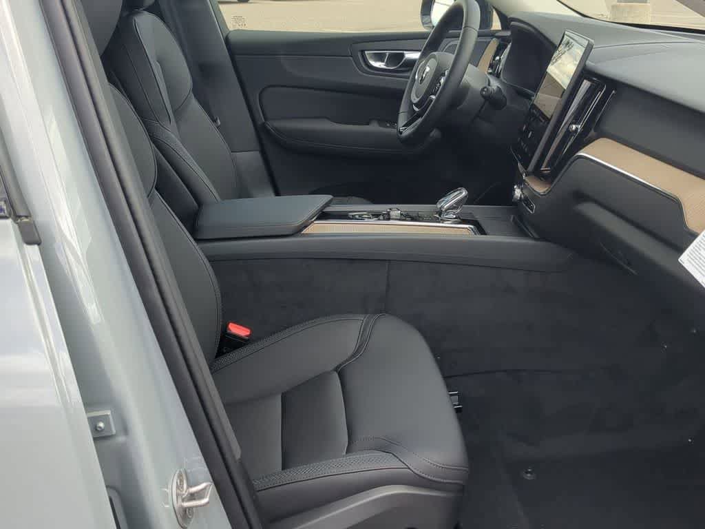 New 2026 Volvo XC60 B5 Plus w/ Protection Package Premier AWD/4WD image 20