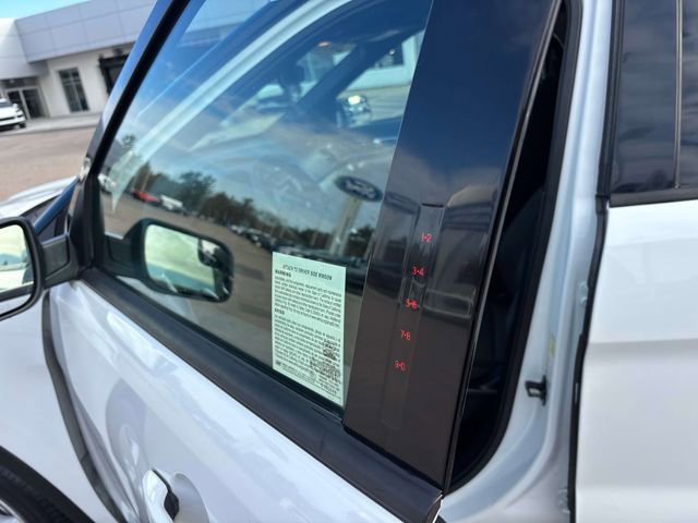 Used 2018 Ford Explorer XLT image 9