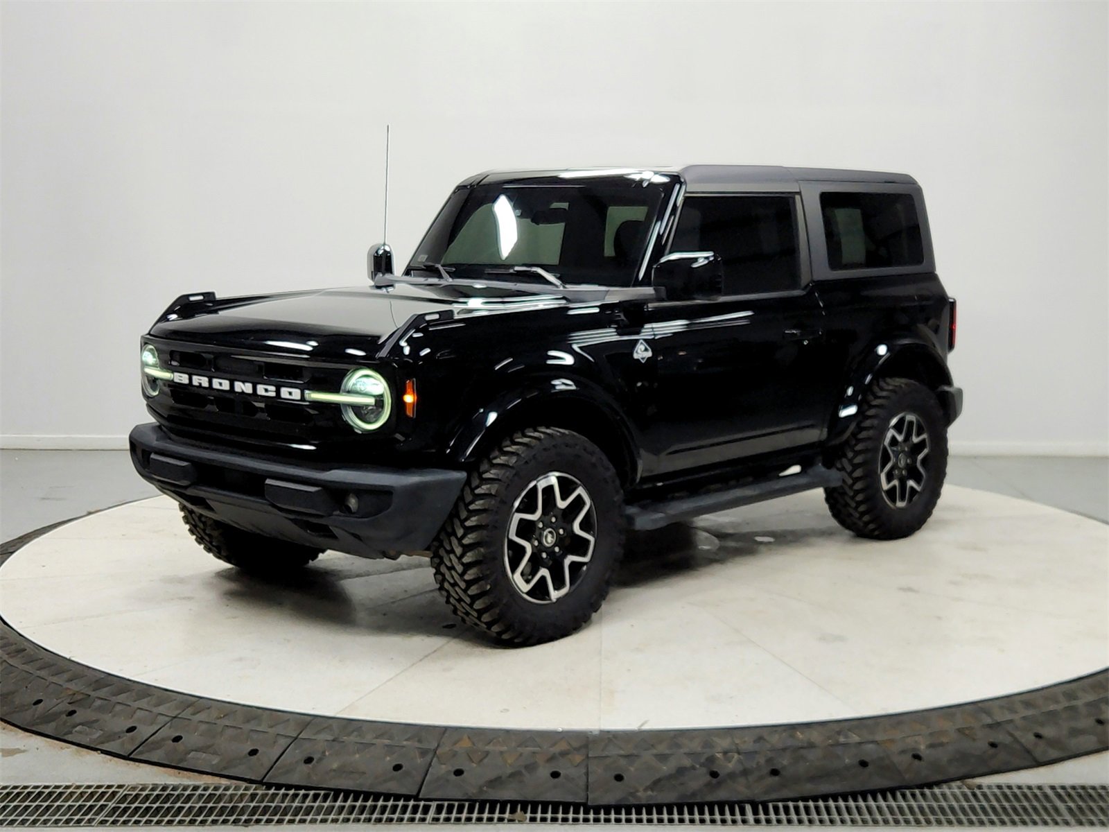 Used 2023 Ford Bronco Outer Banks image 3