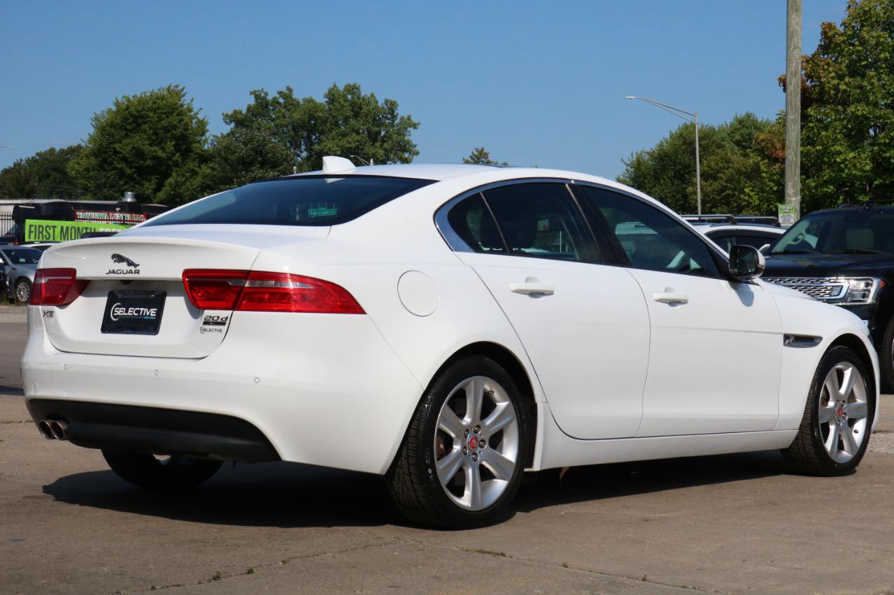 Used 2017 Jaguar XE Premium AWD/4WD image 8