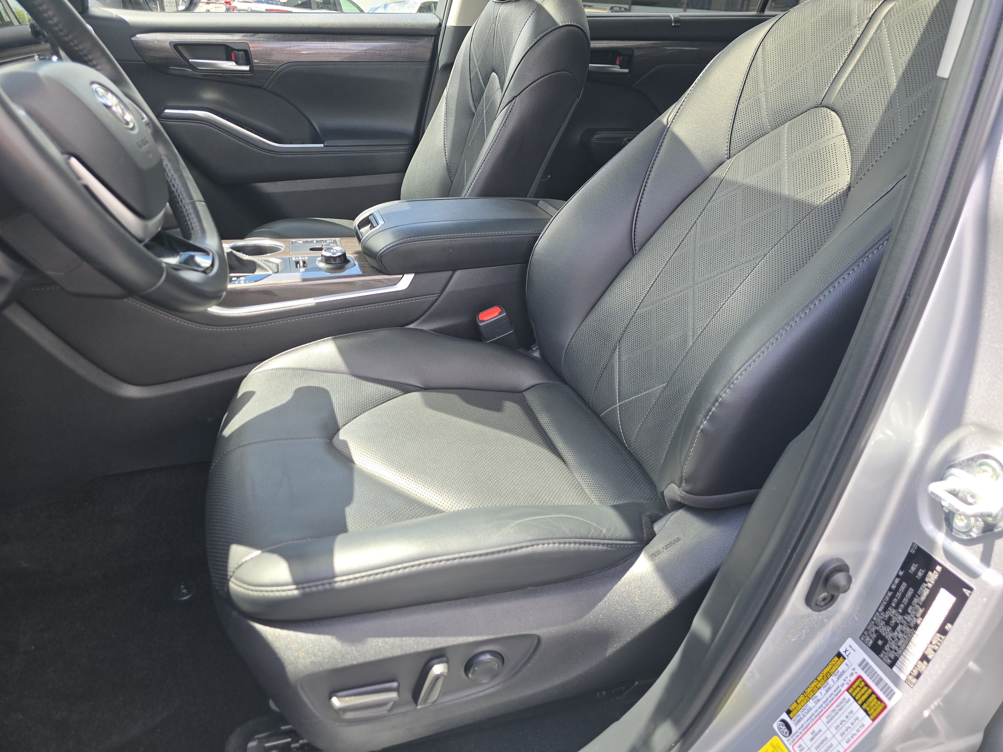 Used 2024 Toyota Highlander Platinum AWD/4WD image 22