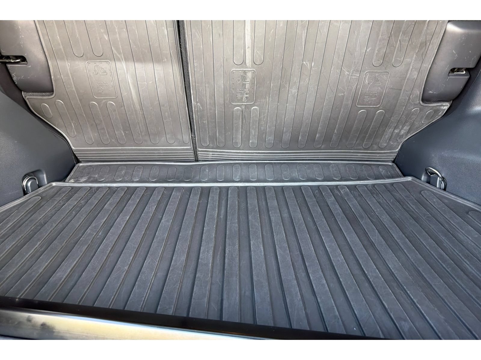 Used 2019 Toyota RAV4 XLE AWD/4WD image 17