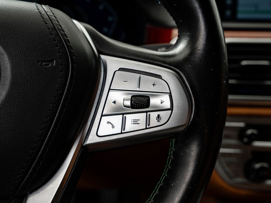 Certified 2022 BMW ALPINA B7 xDrive w/ Luxury Rear Seating Package image 32