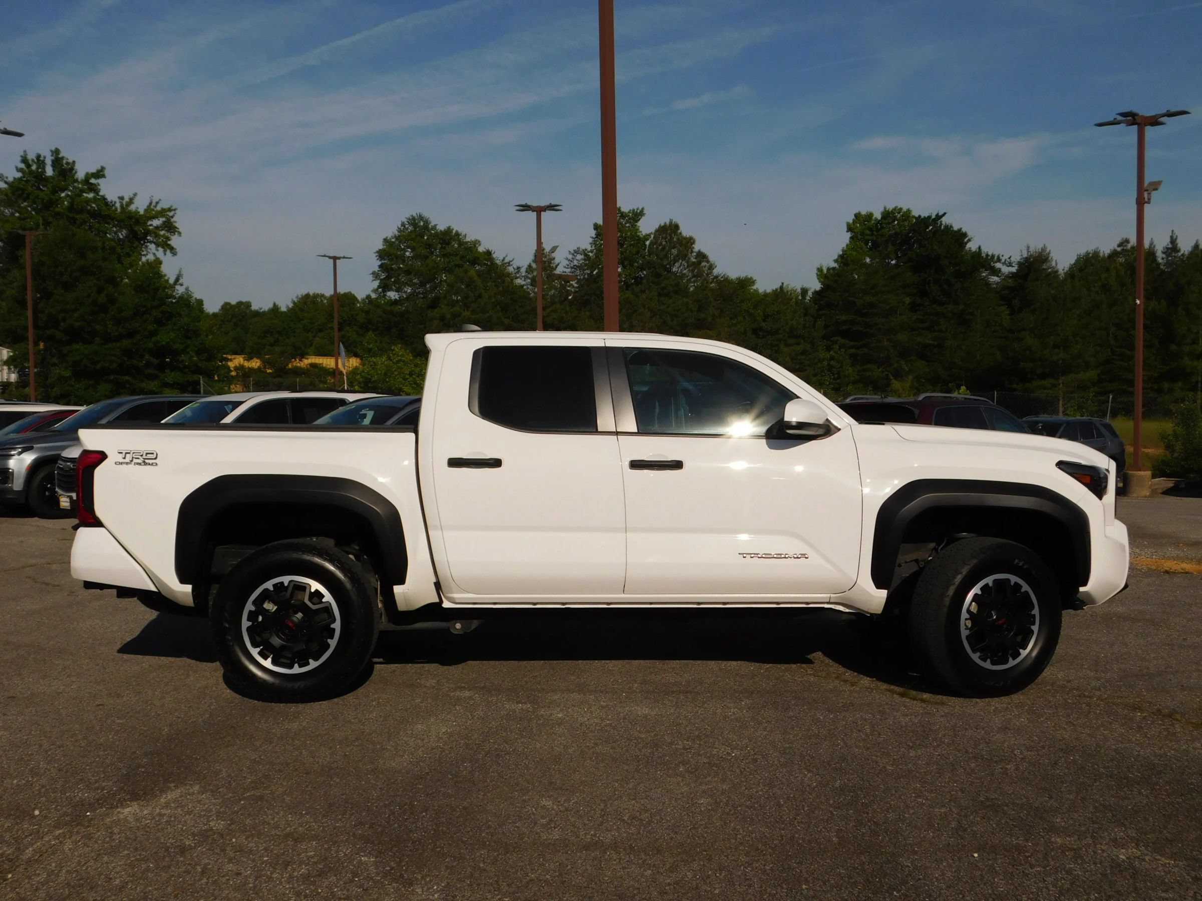 Used 2024 Toyota Tacoma TRD Off-Road AWD/4WD image 4