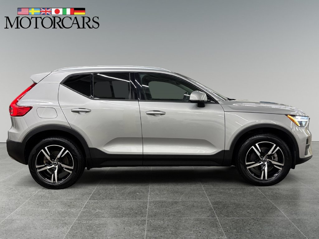 Certified 2023 Volvo XC40 B5 Core AWD/4WD image 2