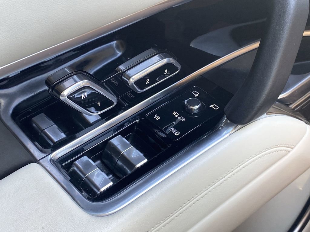 Used 2023 Land Rover Range Rover SE image 9