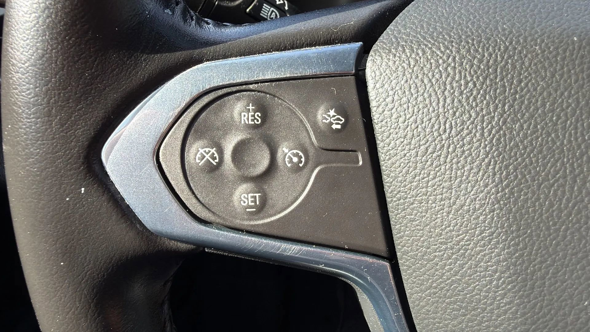 Used 2022 Chevrolet Traverse LT AWD/4WD image 12