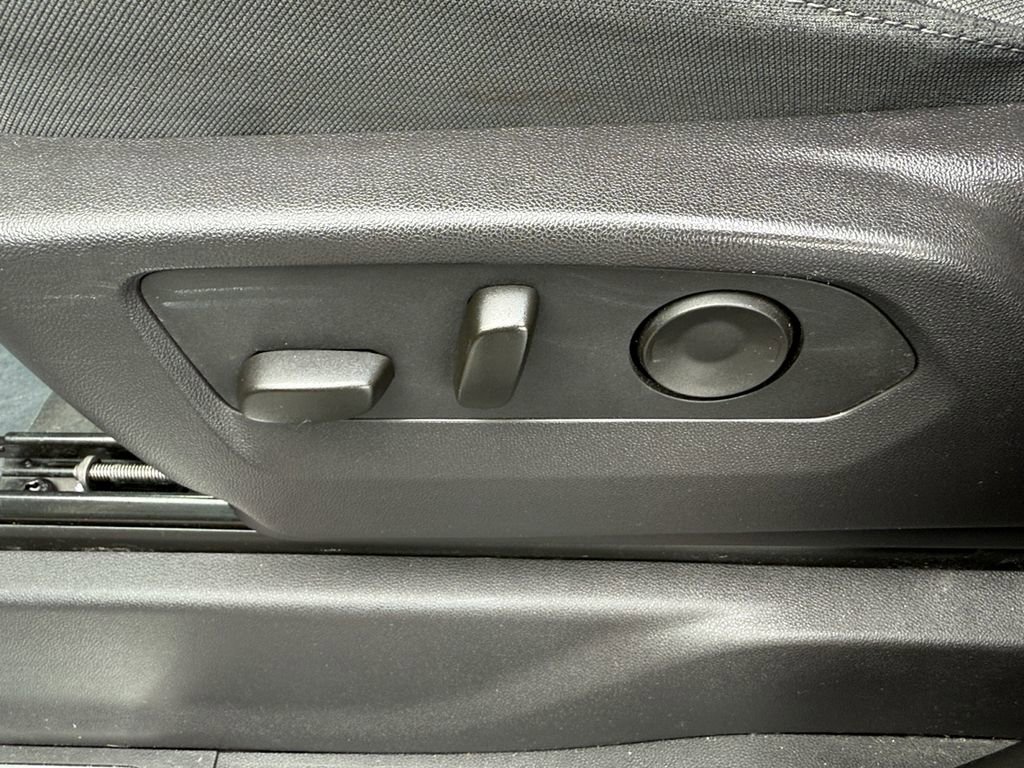 Used 2024 Chevrolet Silverado 1500 LT image 10