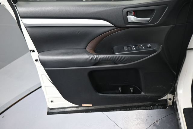 Used 2015 Toyota Highlander XLE AWD/4WD image 21