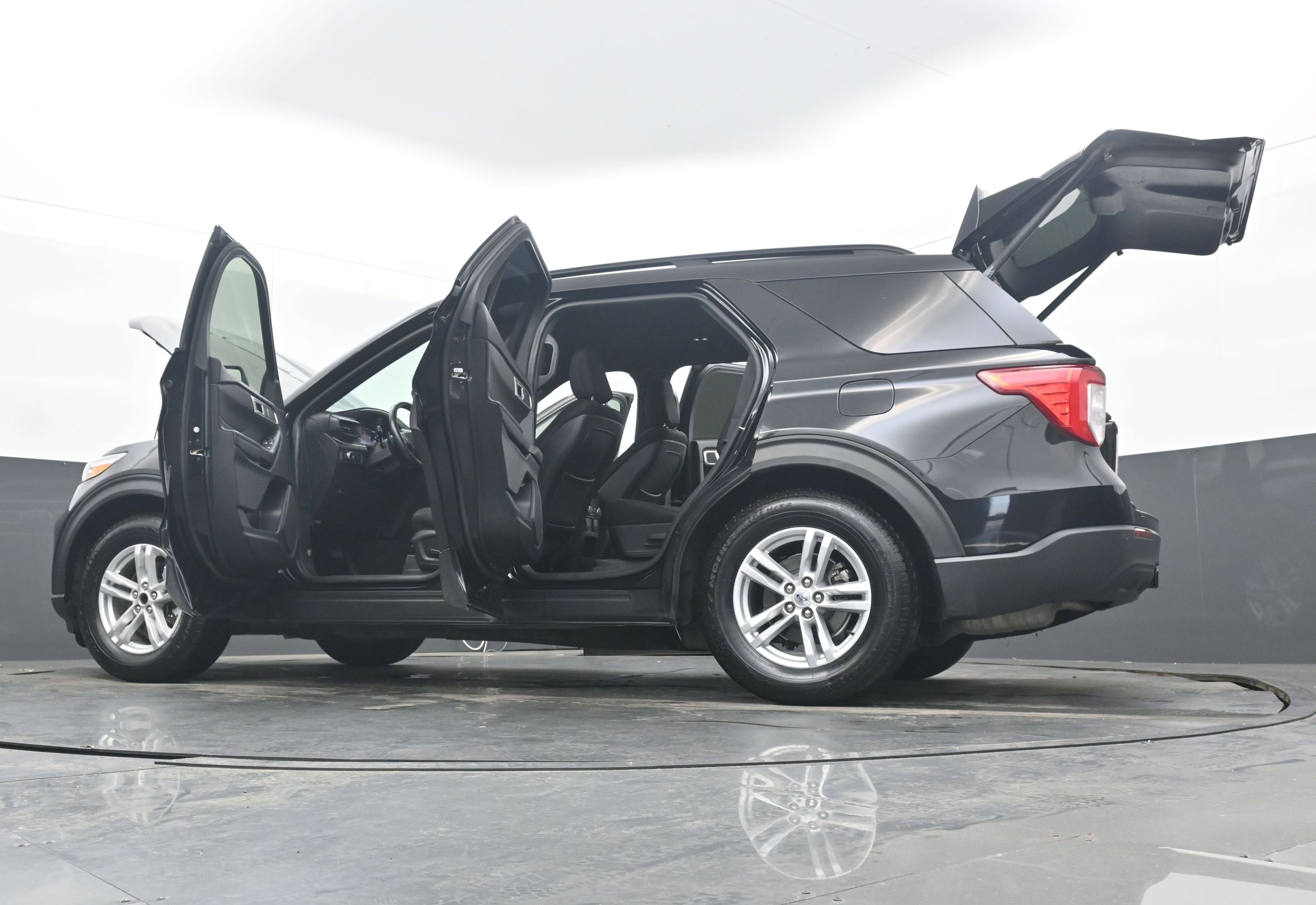 Used 2020 Ford Explorer XLT w/ Class III Trailer Tow Package image 45