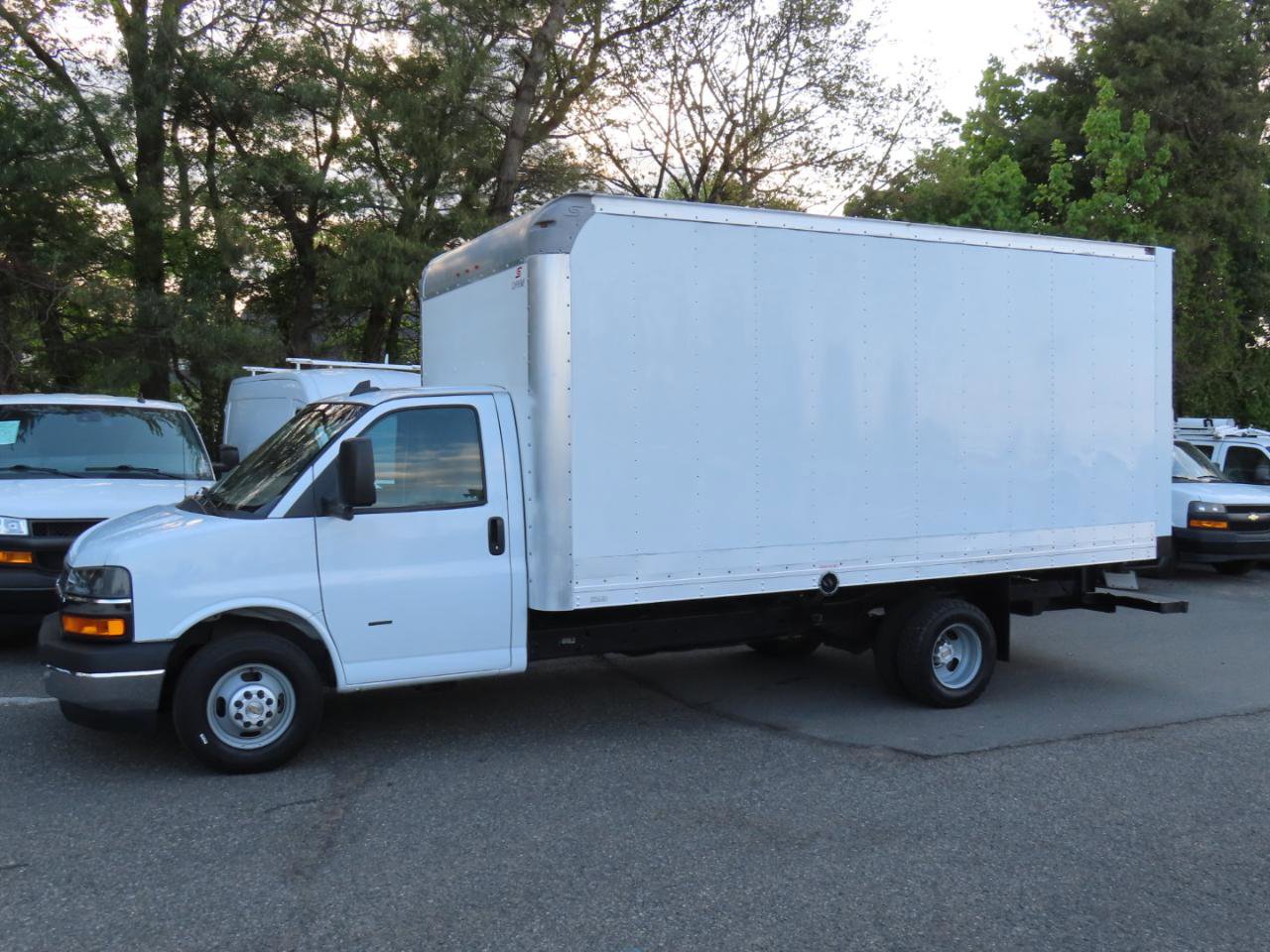 Used 2022 Chevrolet Express 3500 w/ Power Convenience Package RWD image 2