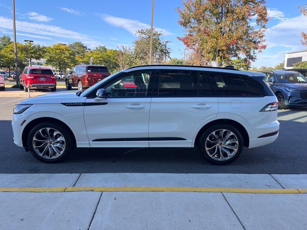 Used 2026 Lincoln Aviator AWD image 5