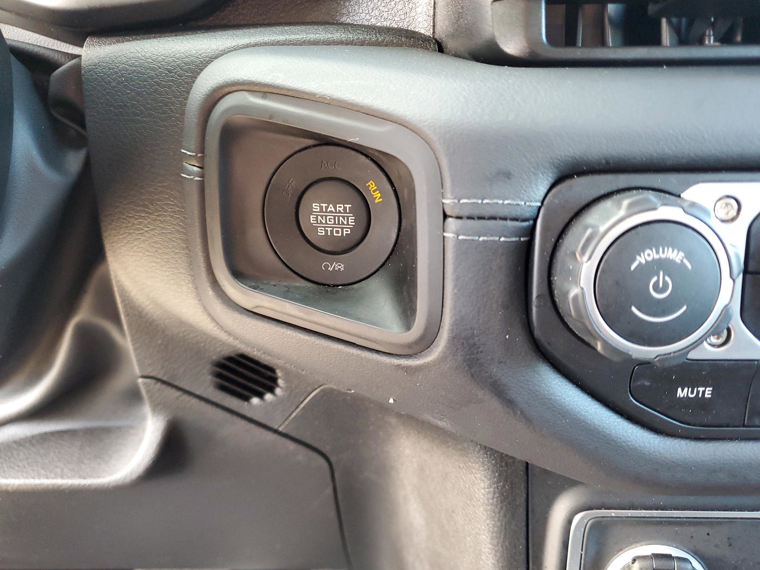 Used 2025 Jeep Wrangler Unlimited Rubicon w/ Convenience Group image 24