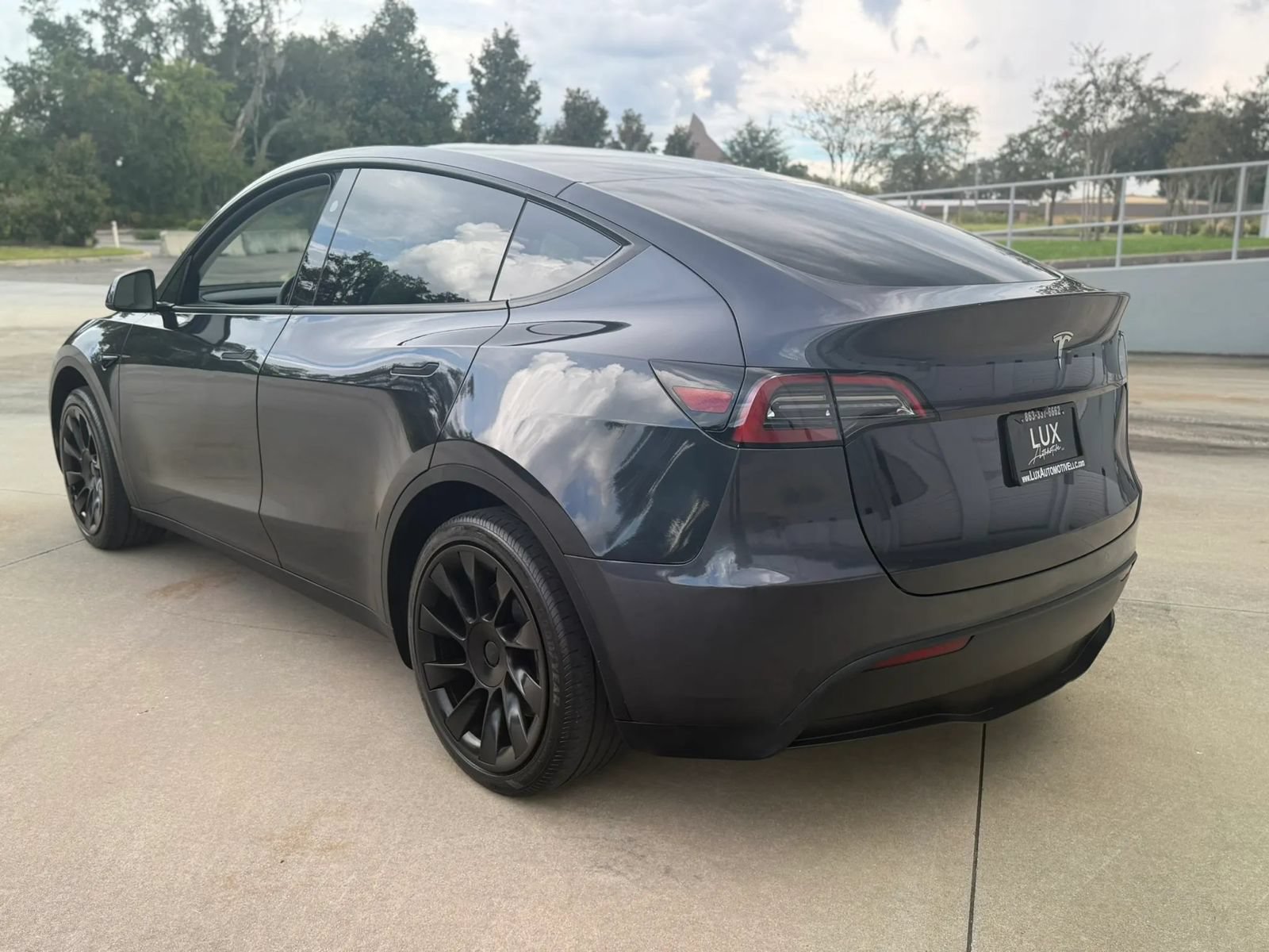 Used 2024 Tesla Model Y Long Range RWD image 11