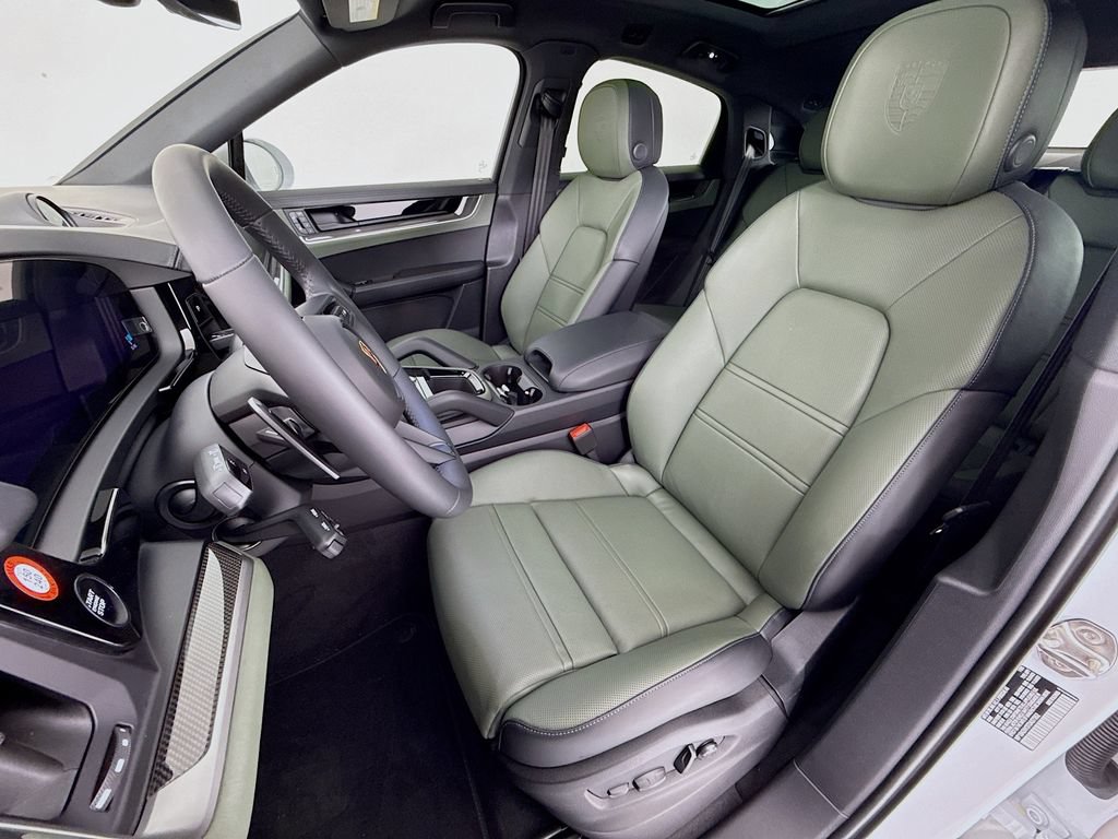 New 2026 Porsche Cayenne Coupe AWD/4WD image 5