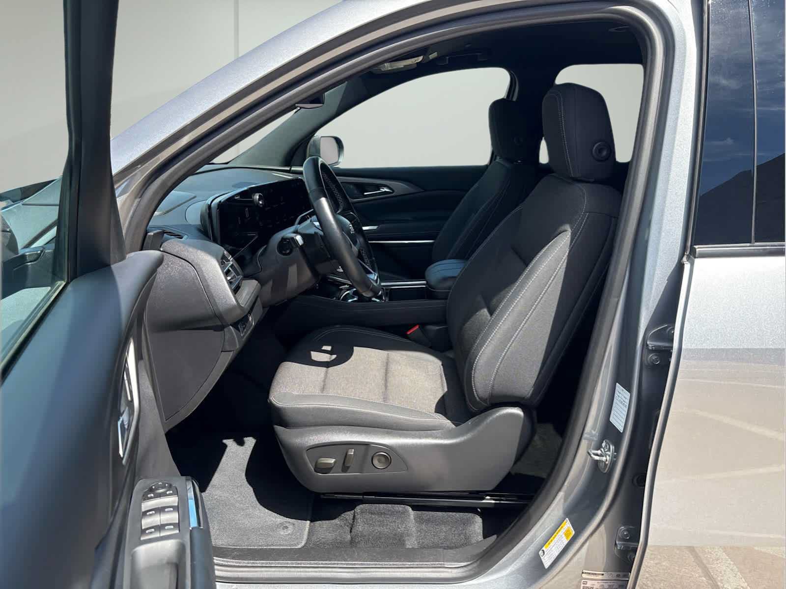 Used 2026 Chevrolet Traverse LT FWD image 10